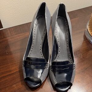 Elegant Tory Burch Blue and White Peep-Toe Heels